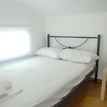 Stavros Lay In 公寓式酒店 *