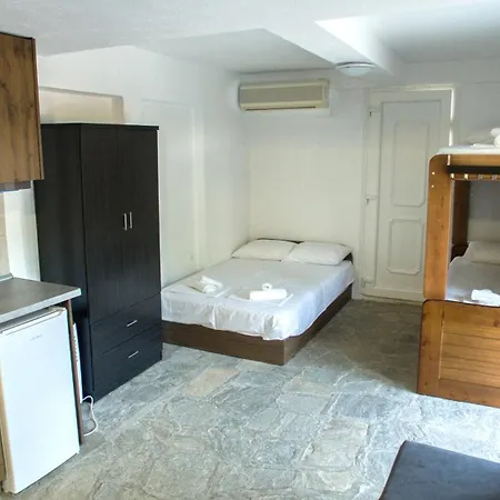 Apart Otel Stavros Lay In