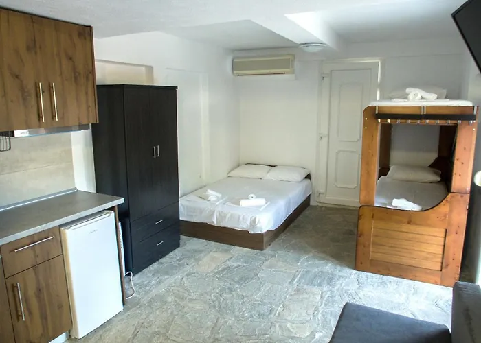 Apart Otel Stavros Lay In