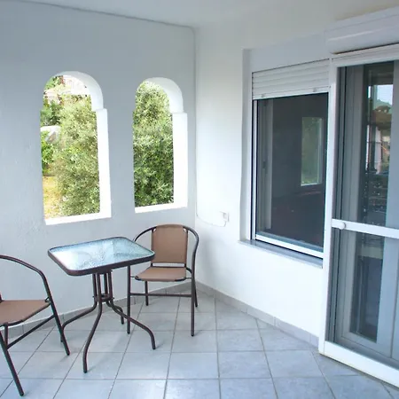 Stavros Lay In Hotel apartamentowy *