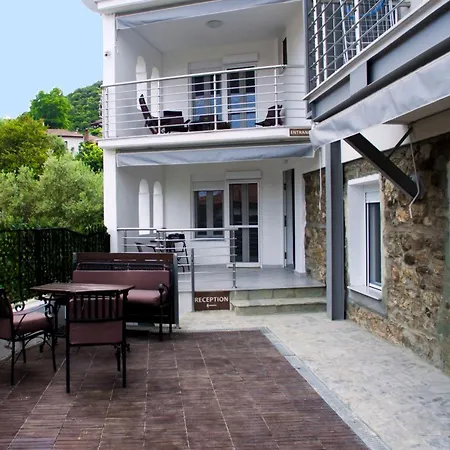 Stavros Lay In Hotel apartamentowy